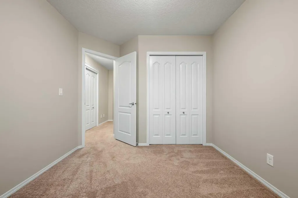 115 Evansborough Crescent NW Calgary AB T3P 0M3