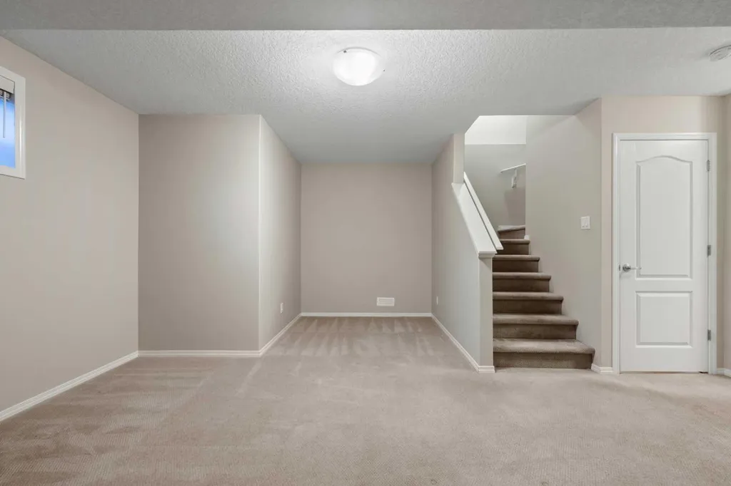 115 Evansborough Crescent NW Calgary AB T3P 0M3