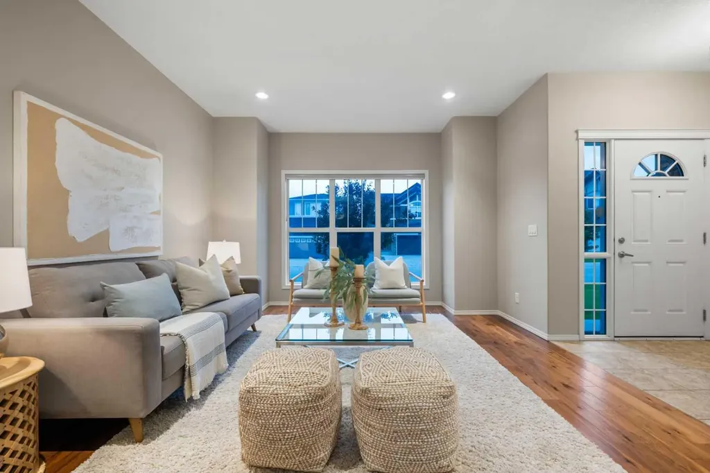 115 Evansborough Crescent NW Calgary AB T3P 0M3