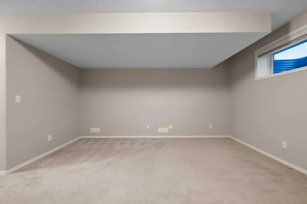 115 Evansborough Crescent NW Calgary AB T3P 0M3