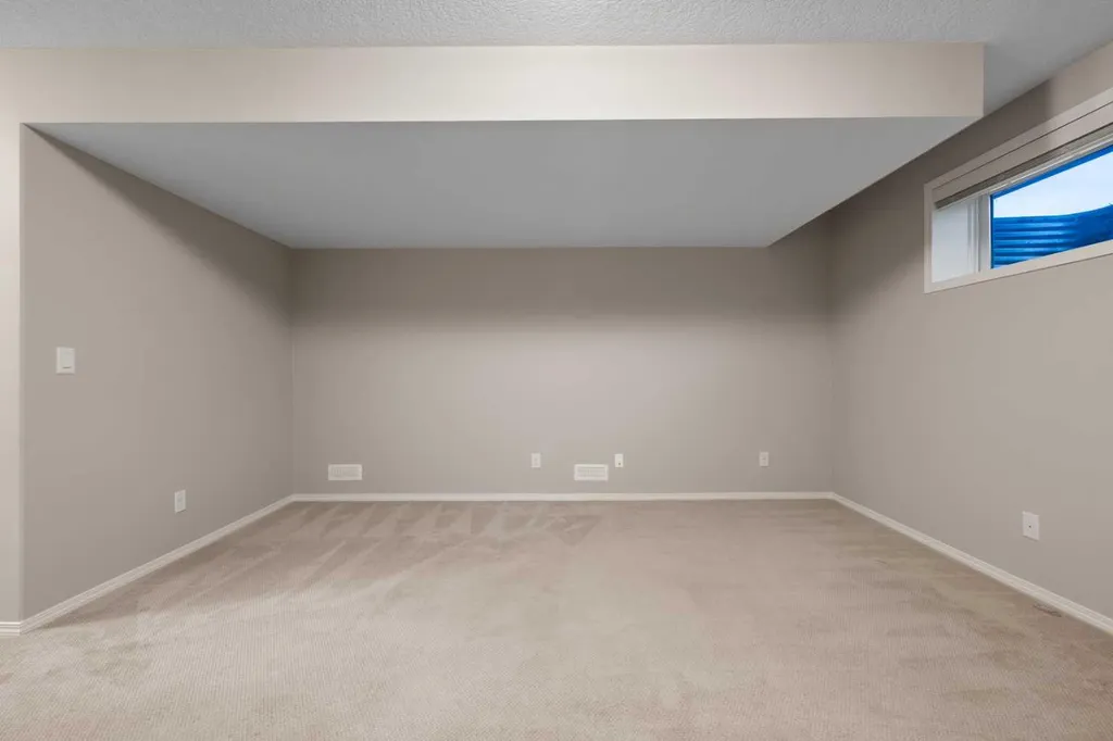 115 Evansborough Crescent NW Calgary AB T3P 0M3