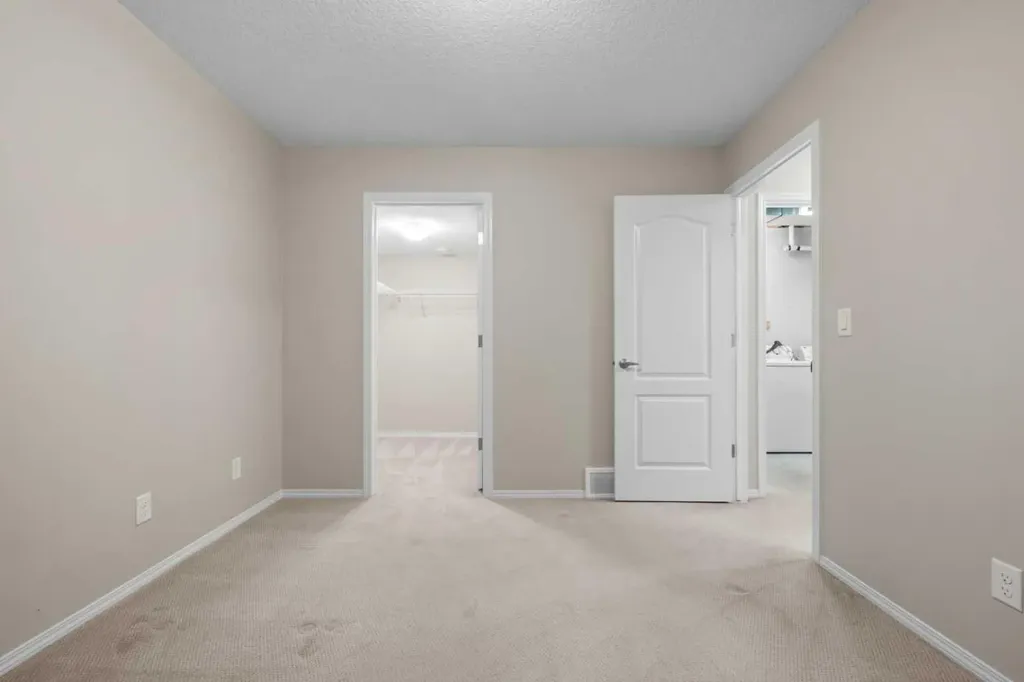 115 Evansborough Crescent NW Calgary AB T3P 0M3