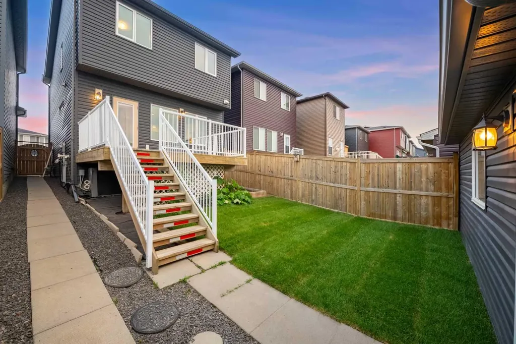 115 Evansborough Crescent NW Calgary AB T3P 0M3