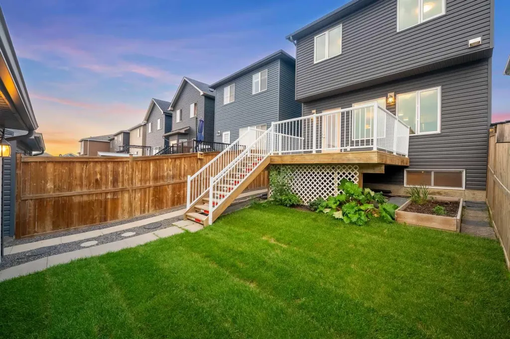 115 Evansborough Crescent NW Calgary AB T3P 0M3