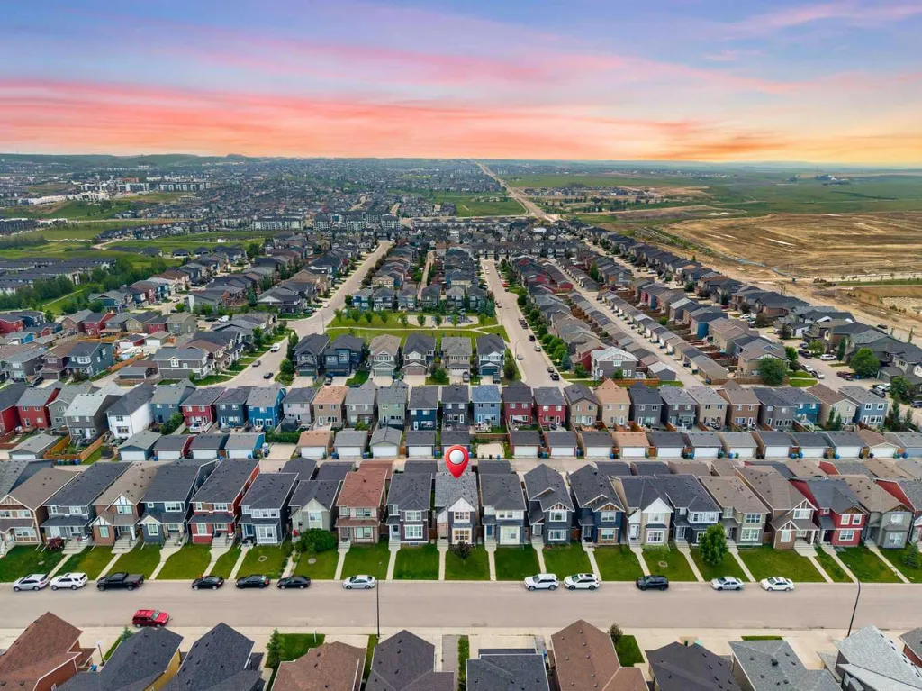 115 Evansborough Crescent NW Calgary AB T3P 0M3