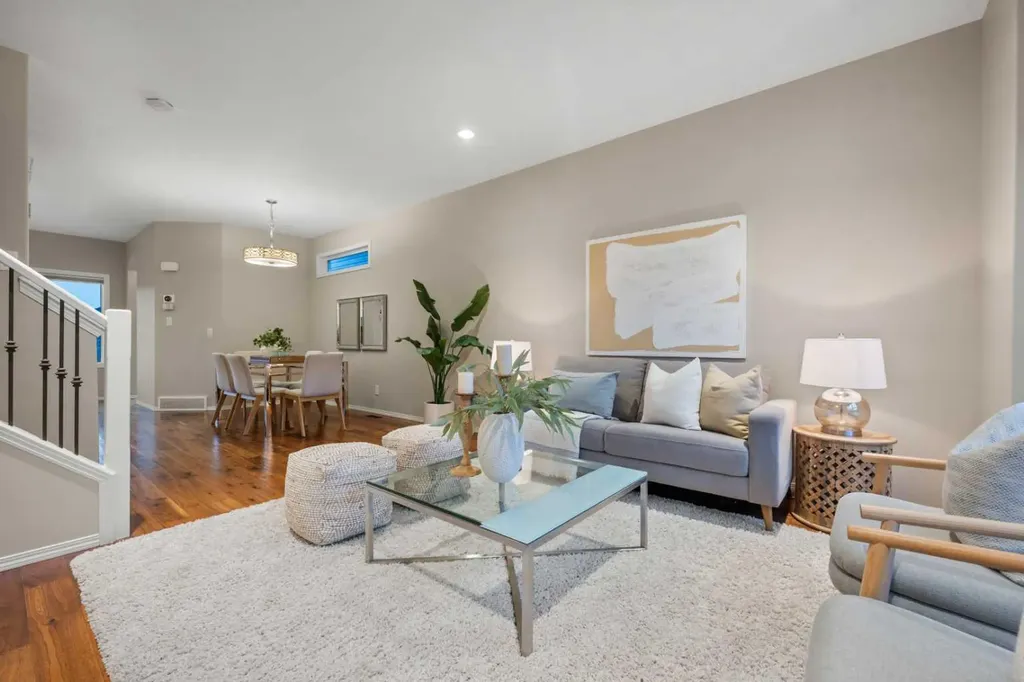 115 Evansborough Crescent NW Calgary AB T3P 0M3