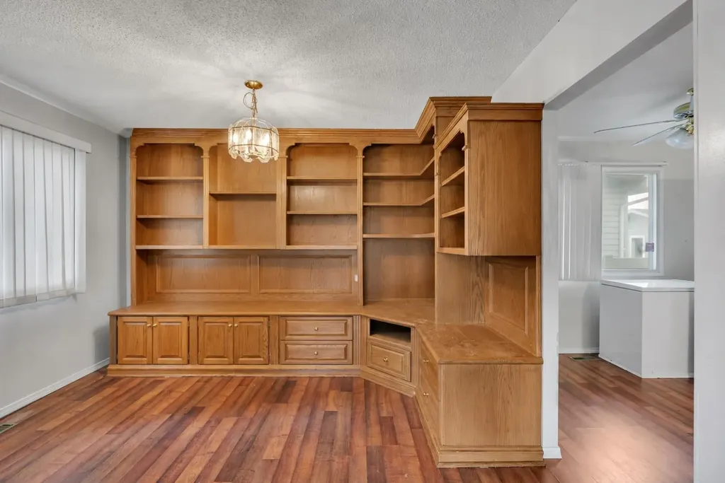 4824 Vegas Way NW Calgary AB T3A 1W1