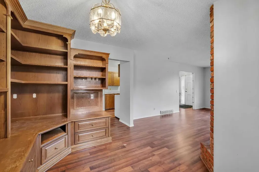 4824 Vegas Way NW Calgary AB T3A 1W1