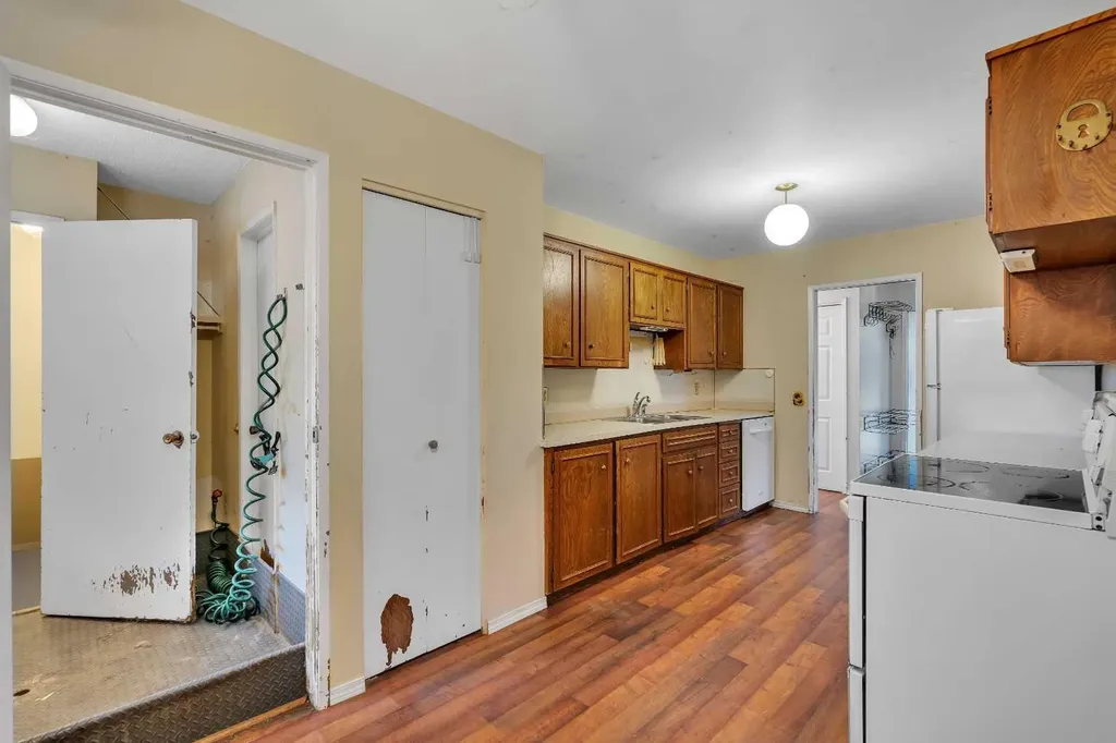4824 Vegas Way NW Calgary AB T3A 1W1