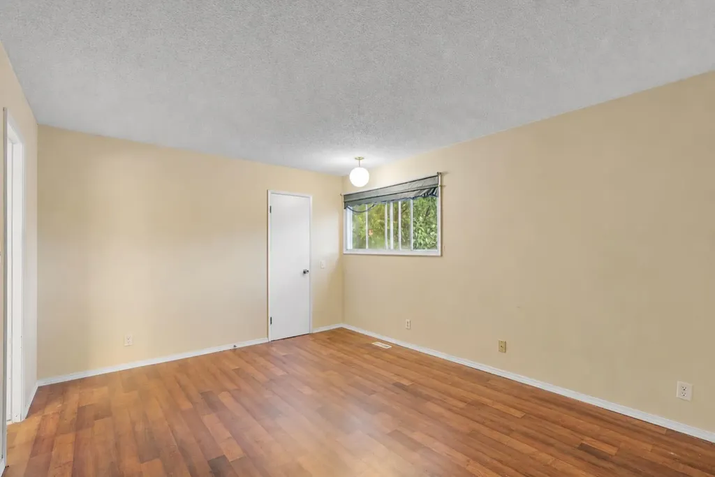4824 Vegas Way NW Calgary AB T3A 1W1