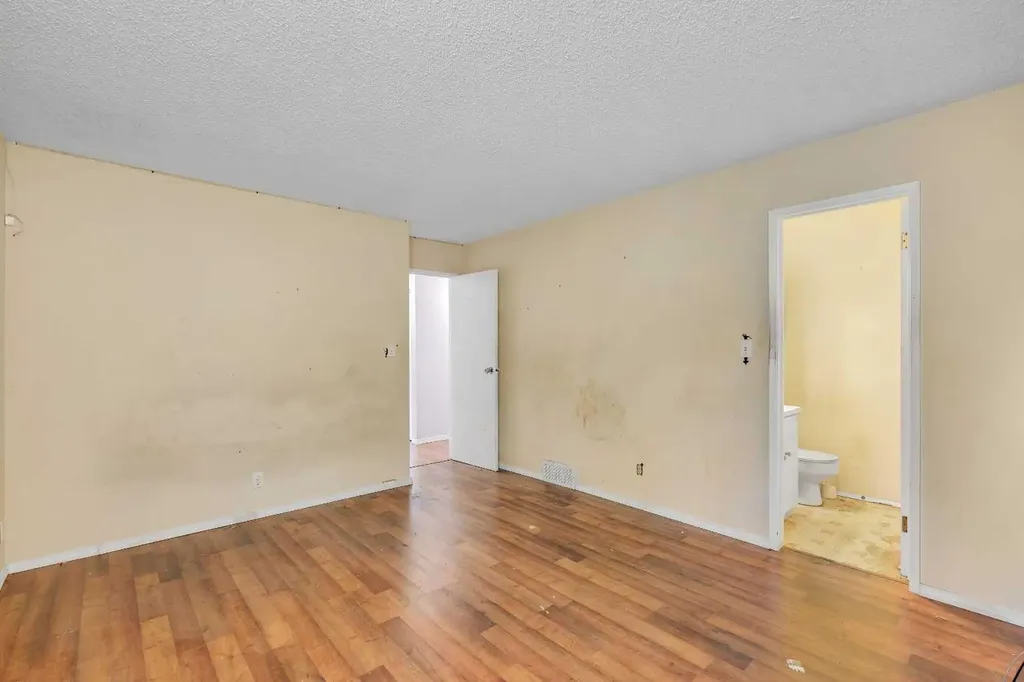 4824 Vegas Way NW Calgary AB T3A 1W1