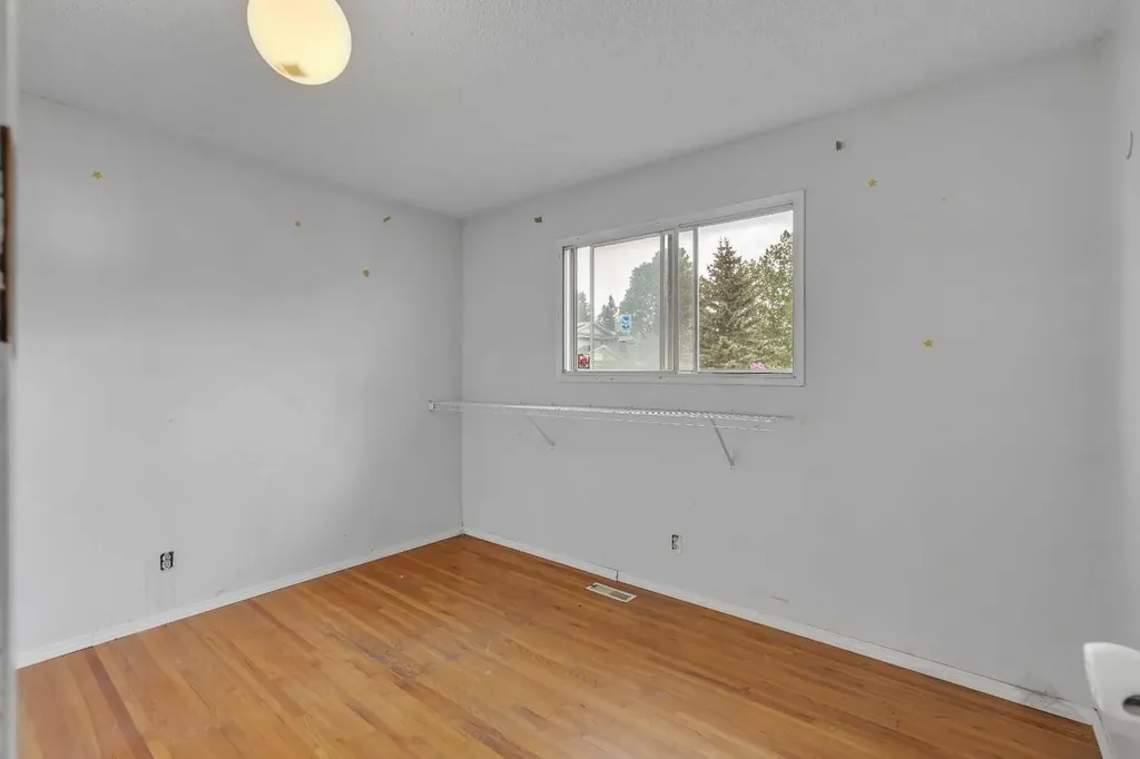 4824 Vegas Way NW Calgary AB T3A 1W1