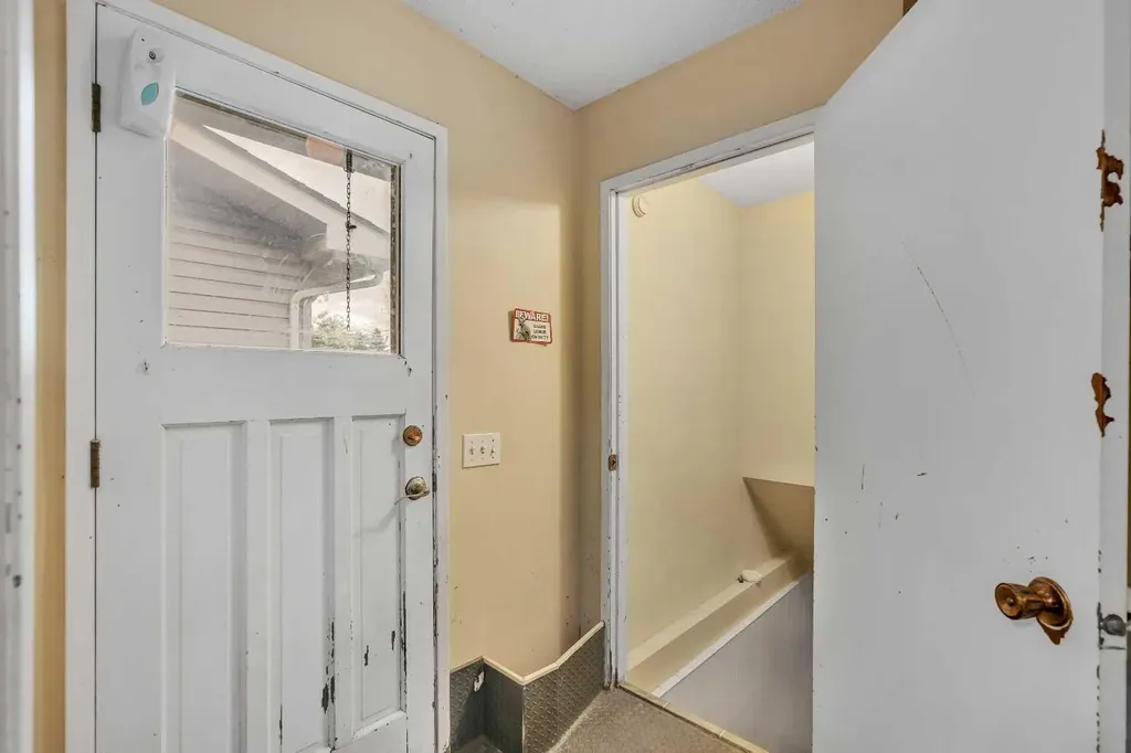 4824 Vegas Way NW Calgary AB T3A 1W1