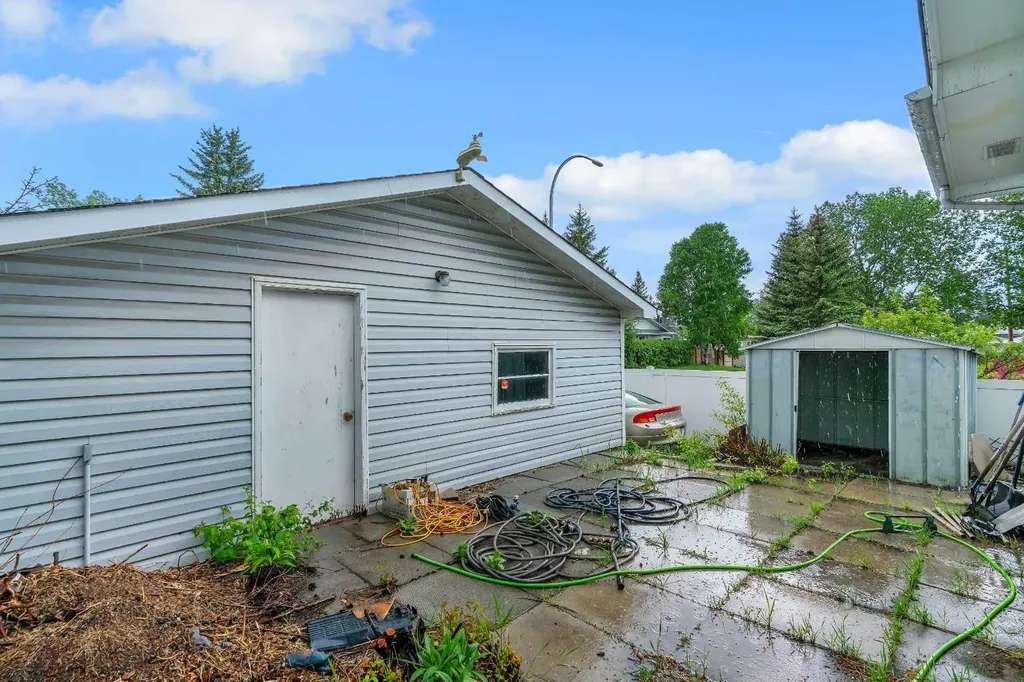 4824 Vegas Way NW Calgary AB T3A 1W1