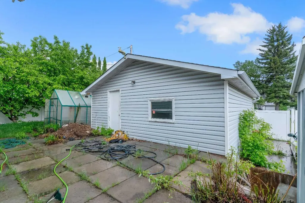 4824 Vegas Way NW Calgary AB T3A 1W1