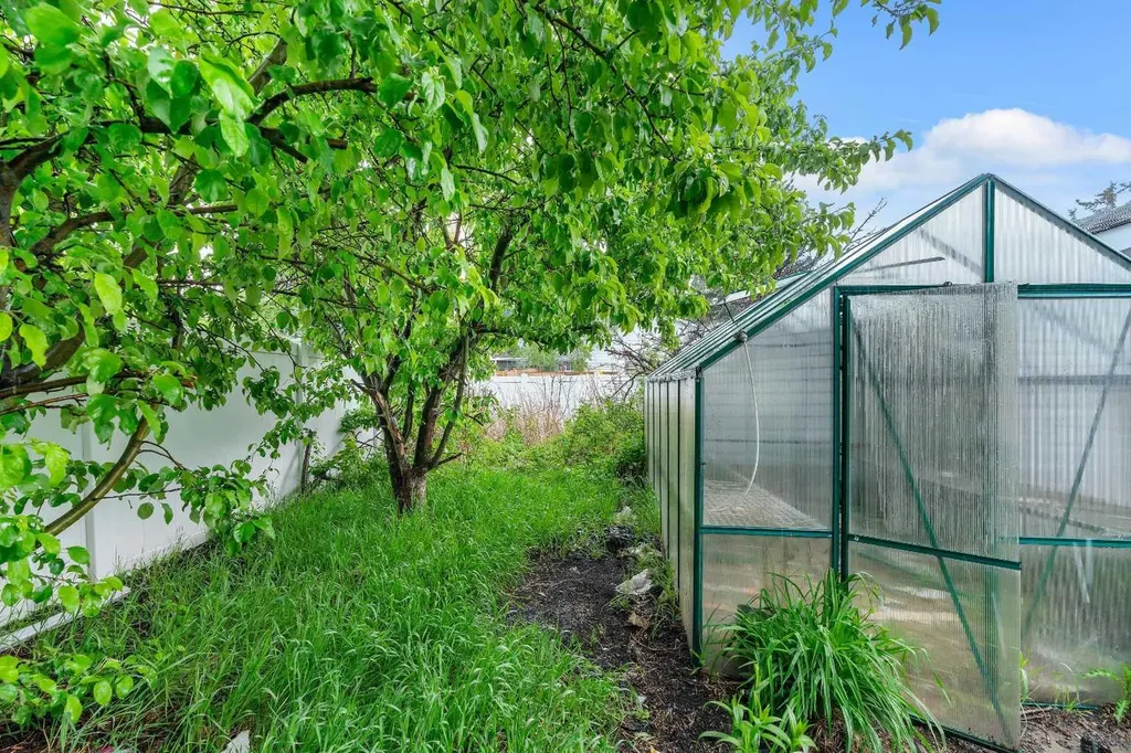 4824 Vegas Way NW Calgary AB T3A 1W1