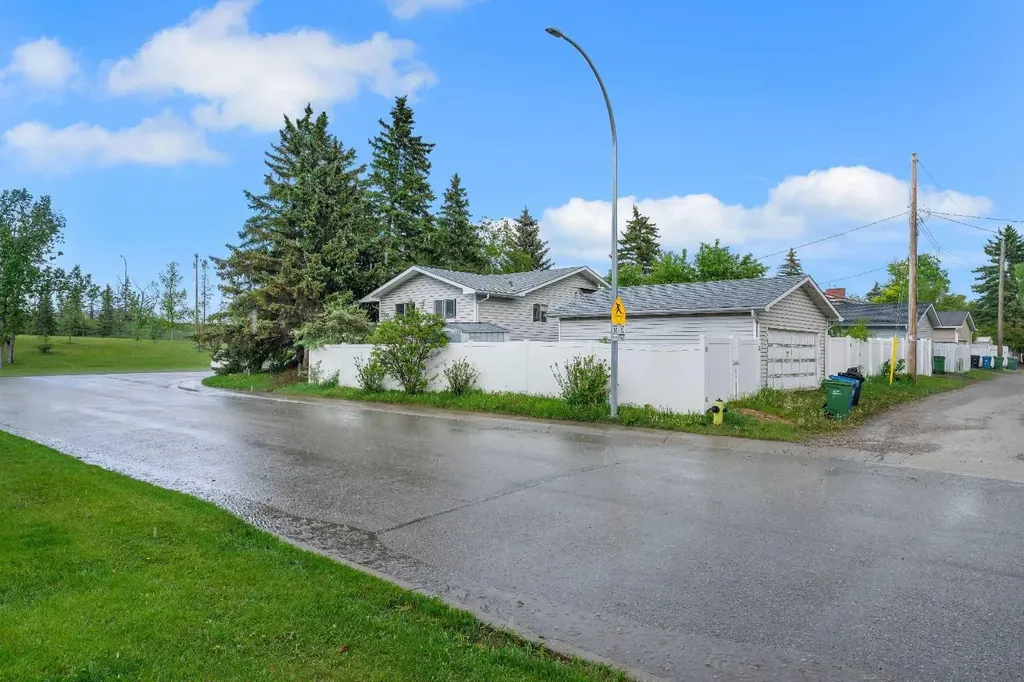 4824 Vegas Way NW Calgary AB T3A 1W1
