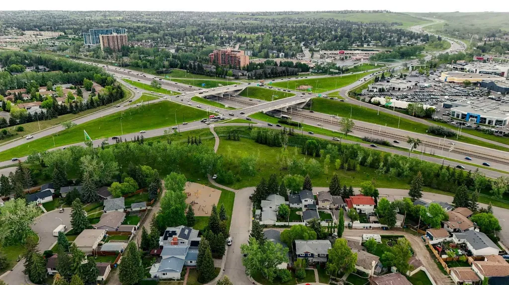 4824 Vegas Way NW Calgary AB T3A 1W1