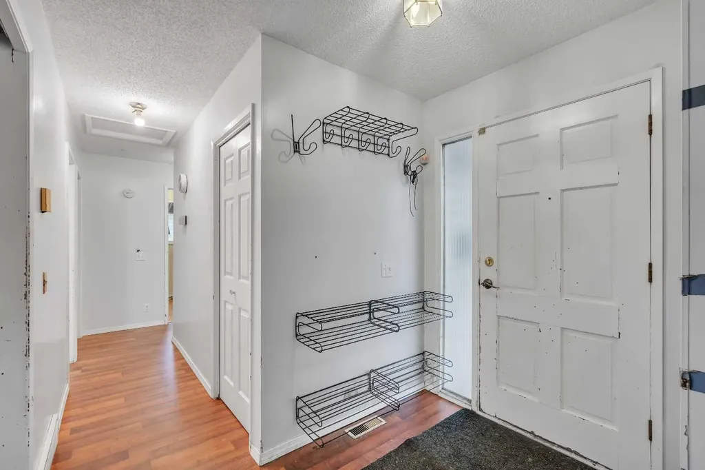 4824 Vegas Way NW Calgary AB T3A 1W1
