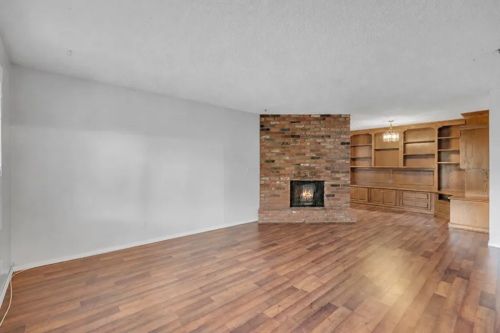 4824 Vegas Way NW Calgary AB T3A 1W1