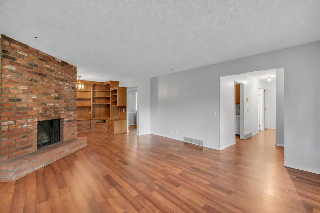 4824 Vegas Way NW Calgary AB T3A 1W1