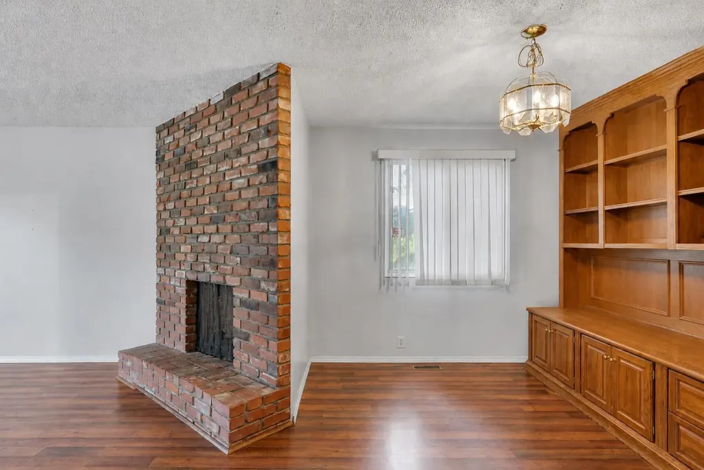4824 Vegas Way NW Calgary AB T3A 1W1