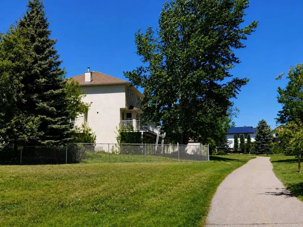 6 Cambria Place Strathmore AB T1P 1L9