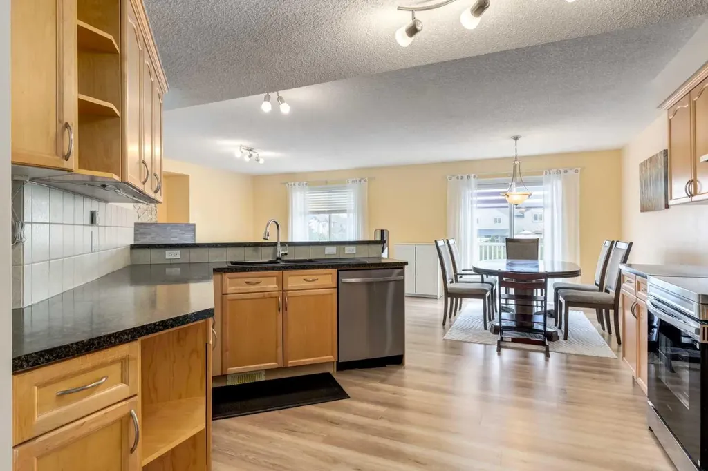 324 Evermeadow Road SW Calgary AB T2Y 4X2