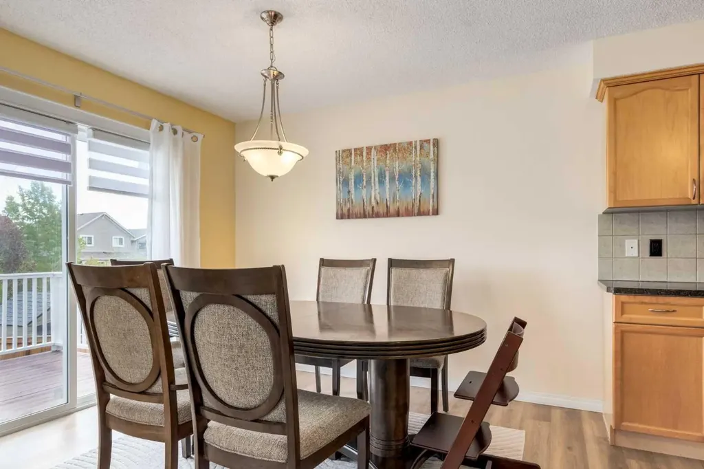 324 Evermeadow Road SW Calgary AB T2Y 4X2