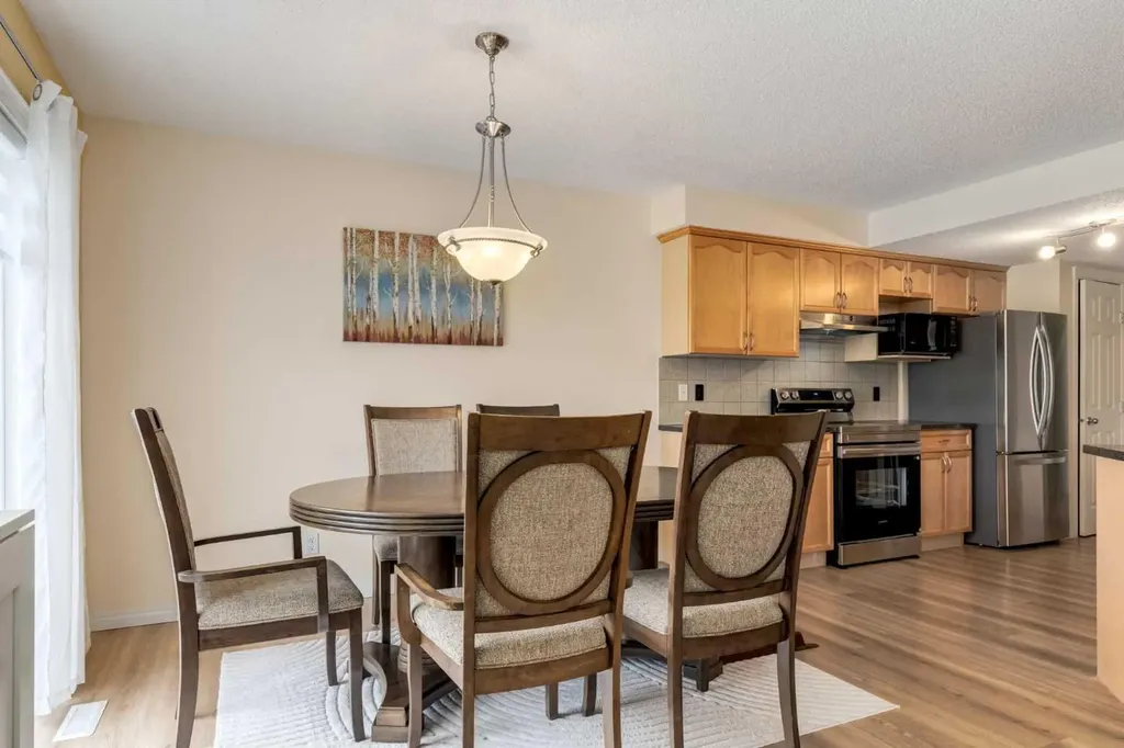 324 Evermeadow Road SW Calgary AB T2Y 4X2