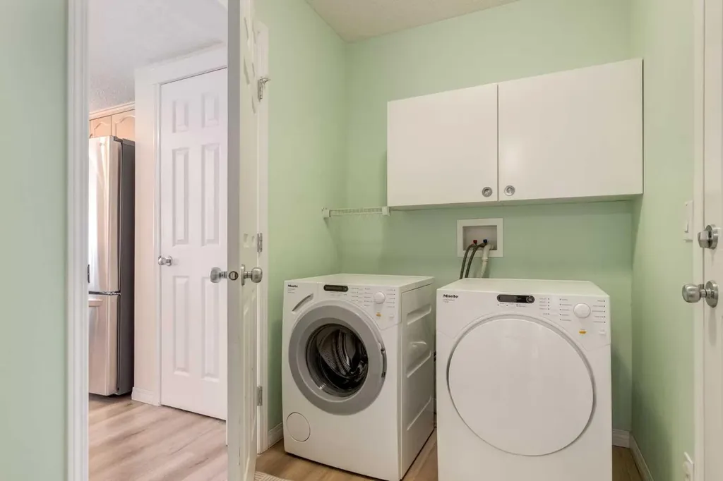 324 Evermeadow Road SW Calgary AB T2Y 4X2