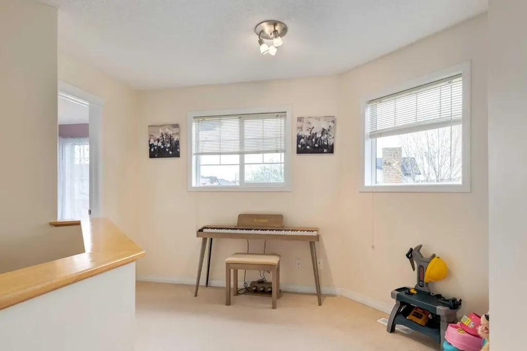 324 Evermeadow Road SW Calgary AB T2Y 4X2