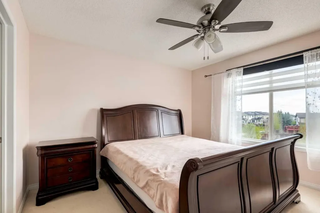 324 Evermeadow Road SW Calgary AB T2Y 4X2
