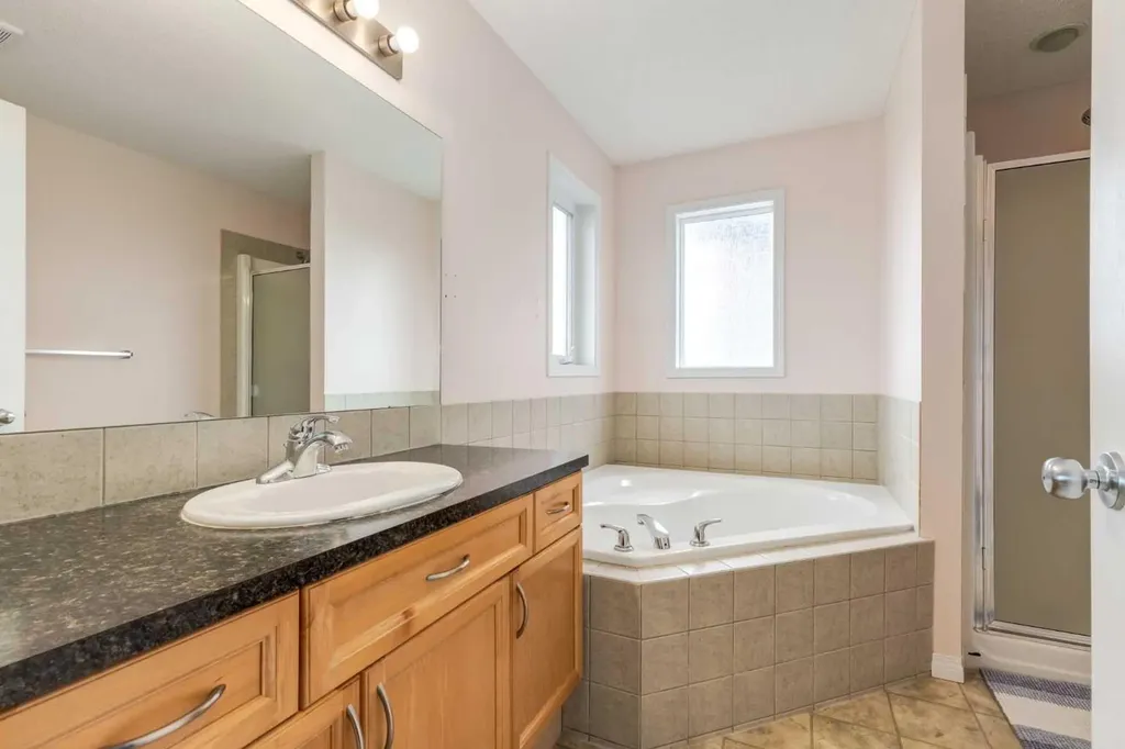 324 Evermeadow Road SW Calgary AB T2Y 4X2