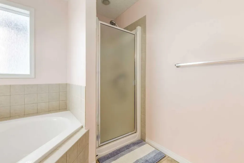 324 Evermeadow Road SW Calgary AB T2Y 4X2
