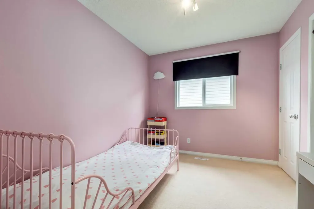 324 Evermeadow Road SW Calgary AB T2Y 4X2