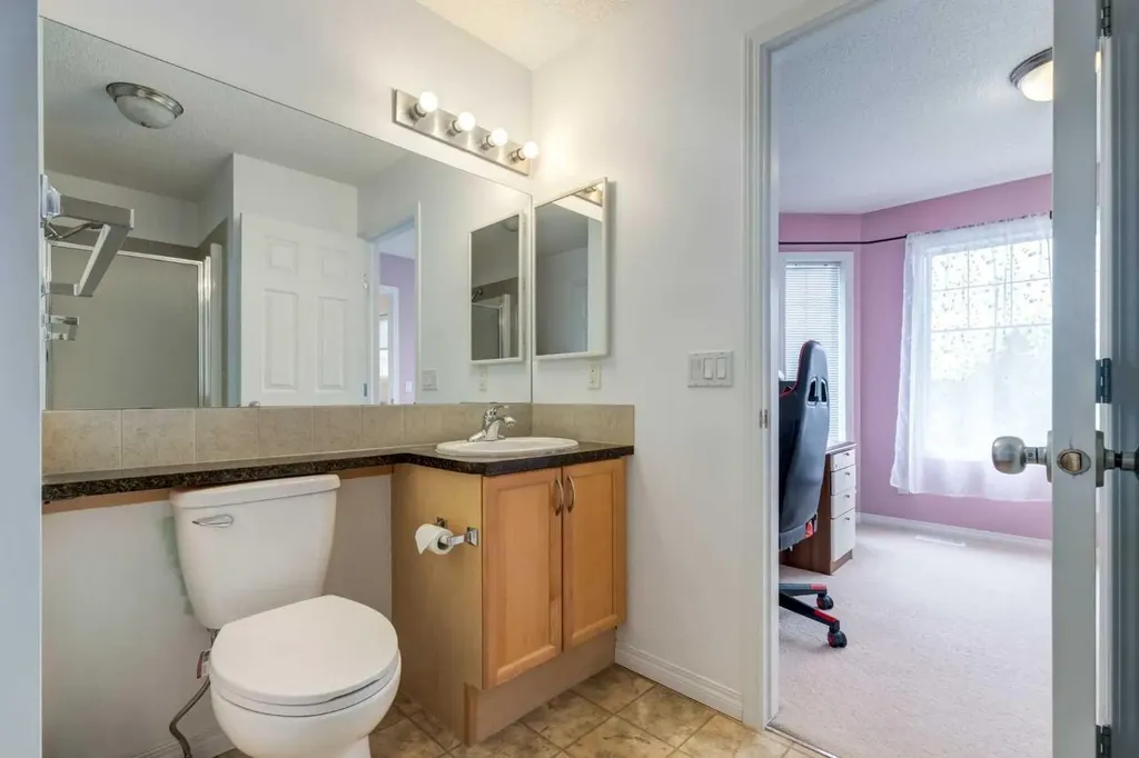 324 Evermeadow Road SW Calgary AB T2Y 4X2