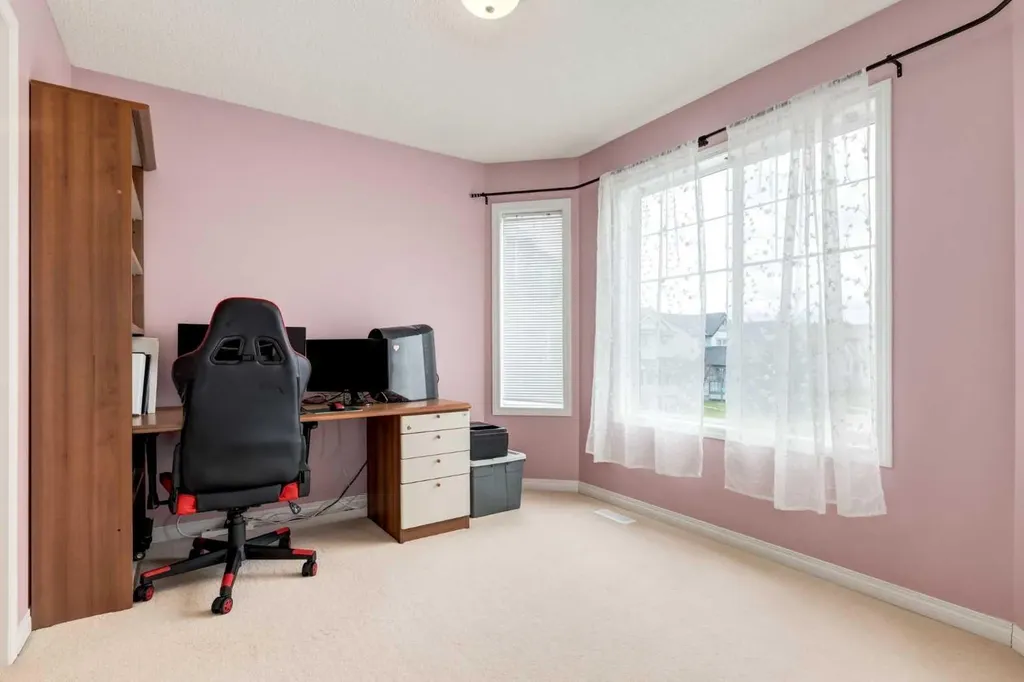324 Evermeadow Road SW Calgary AB T2Y 4X2