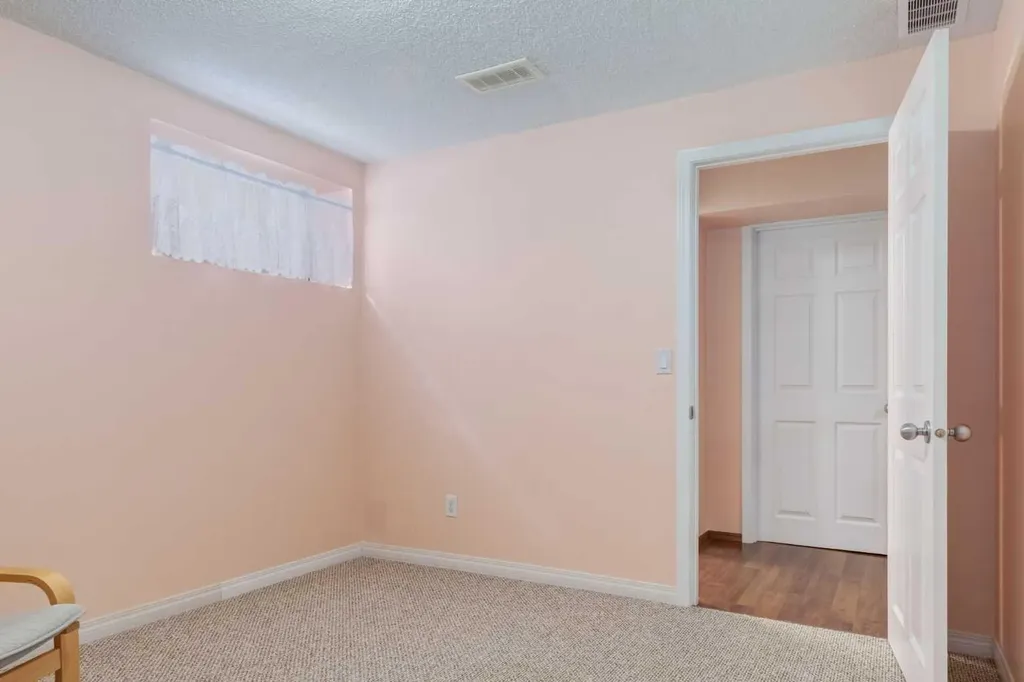 324 Evermeadow Road SW Calgary AB T2Y 4X2