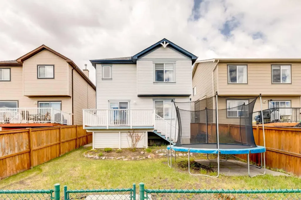 324 Evermeadow Road SW Calgary AB T2Y 4X2
