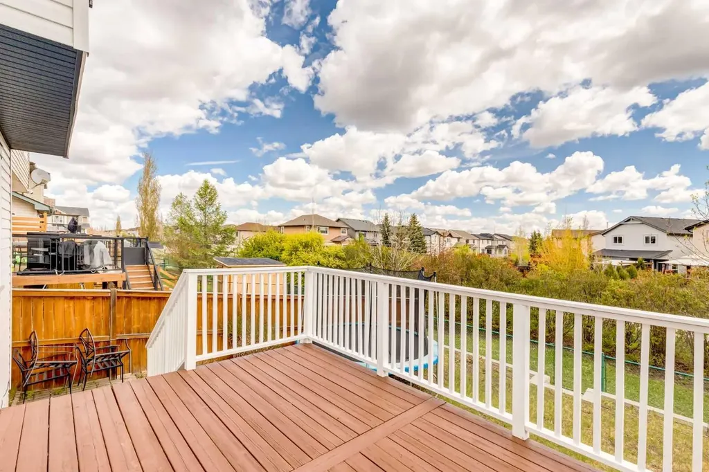 324 Evermeadow Road SW Calgary AB T2Y 4X2