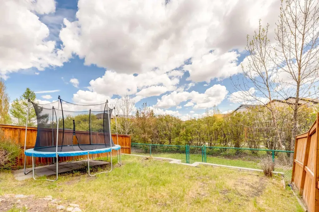 324 Evermeadow Road SW Calgary AB T2Y 4X2