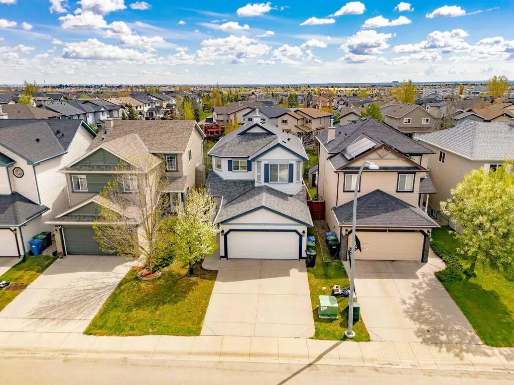 324 Evermeadow Road SW Calgary AB T2Y 4X2