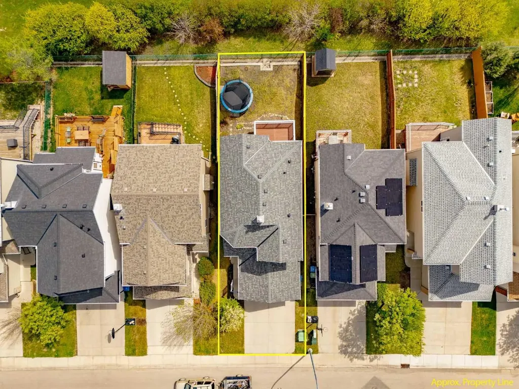 324 Evermeadow Road SW Calgary AB T2Y 4X2
