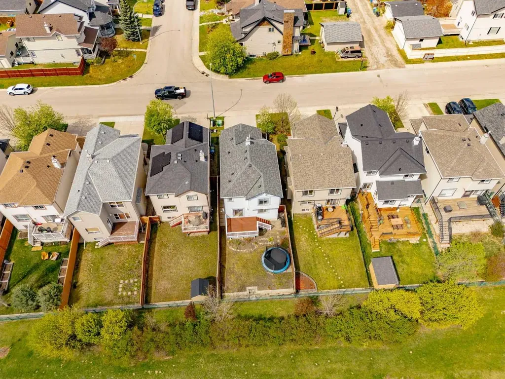 324 Evermeadow Road SW Calgary AB T2Y 4X2