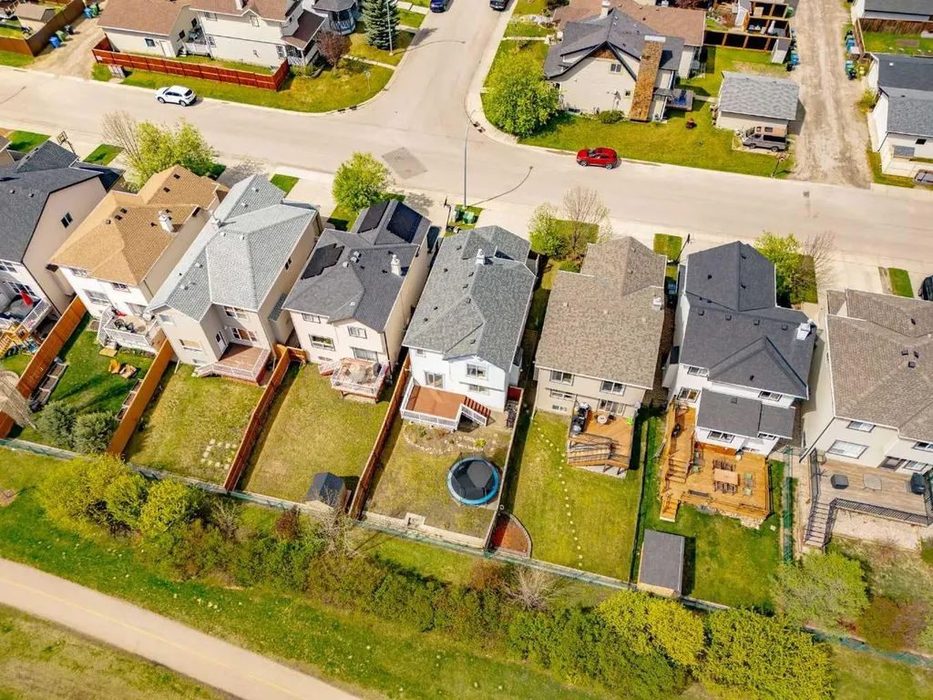 324 Evermeadow Road SW Calgary AB T2Y 4X2
