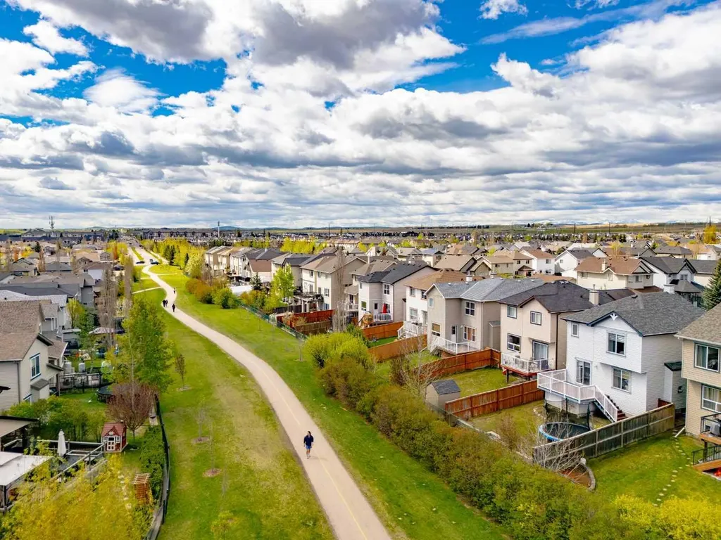 324 Evermeadow Road SW Calgary AB T2Y 4X2