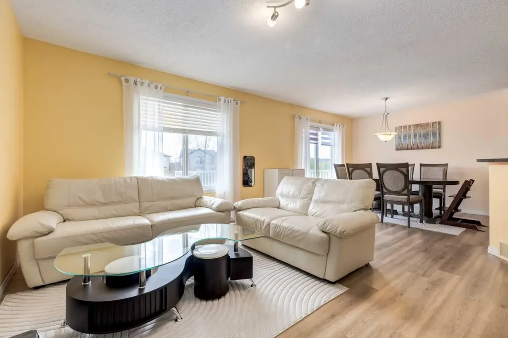324 Evermeadow Road SW Calgary AB T2Y 4X2