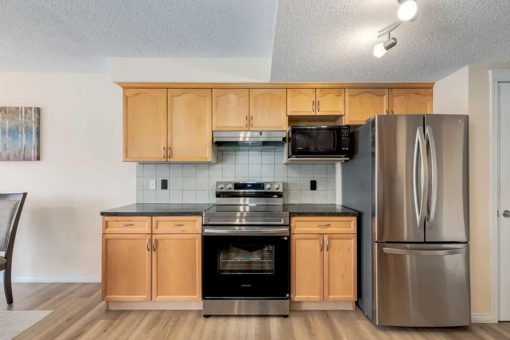 324 Evermeadow Road SW Calgary AB T2Y 4X2