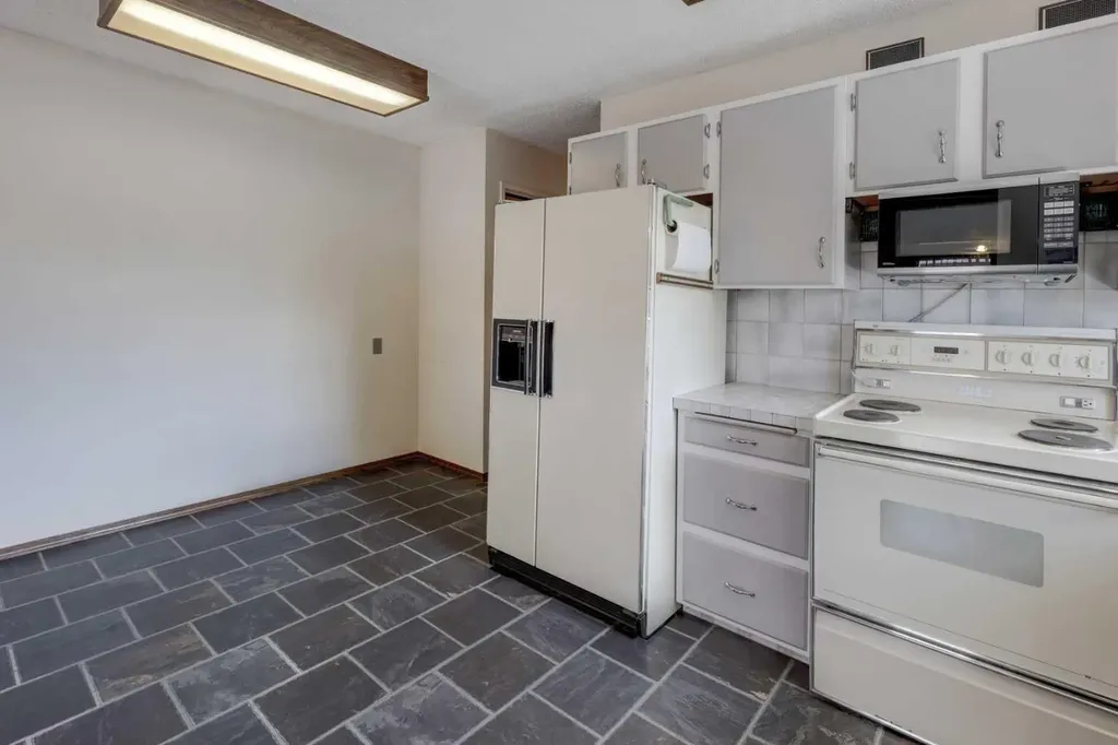 255 Huntcroft Road NE Calgary AB T2K 4E1